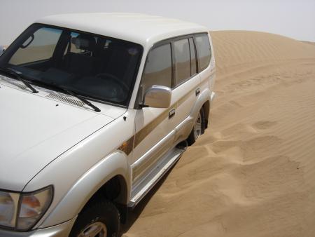 Bien coincee sur du sable brulant....